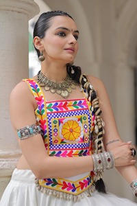 Colección Navratri Roman con Gamthi y Mirror Work Lehenga Choli Fabricante y proveedor de Surta a la tarifa más baja - Product Image 6