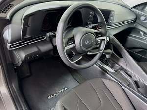 Hyundai Elantra SEL FWD 2023 incroyablement parfaite avec faible kilométrage en stock, offerte à un prix fantastique - Product Image 4