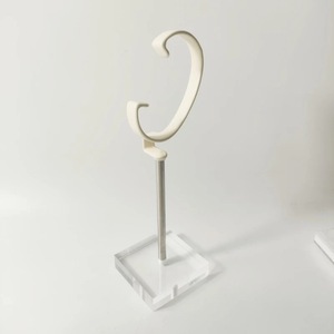 Soporte de exhibición de reloj acrílico duradero con gancho, organizador elegante y práctico para entusiastas de los relojes - Product Image 5