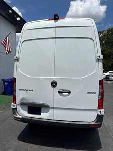 Mercedes-Benz Sprinter 2500 2024, Techo Estándar, Diésel, Transmisión Automática, 3 Años de Garantía, Techo Solar, Asientos de Cuero - Product Image 2