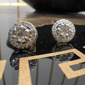 Boucles d'oreilles intemporelles en or massif avec diamants pour l'élégance quotidienne - Product Image 5