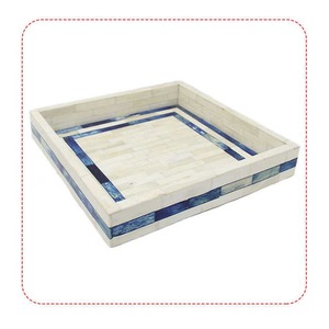 Bandeja de servicio con incrustaciones de hueso de diseño clásico Bandejas de madera hechas a mano para el desayuno Exportador directo de aspecto sostenible y único - Product Image 1