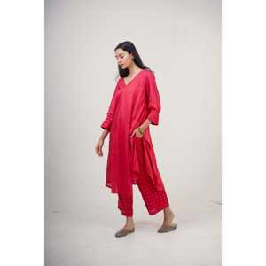 Conjunto de Kurta de Chifón Escarlata con Cintura Natural, Tela Transpirable y Diseño de Muselina - Product Image 1