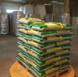 Pellets de Madera de 8 mm, Combustible de Pellets de Madera/Pellets de Cáscara de Girasol, Pellets de Madera de 6 mm-8 mm en Bolsas, Pellets de Madera de Abeto Puro de 6 mm. - Product Image 1