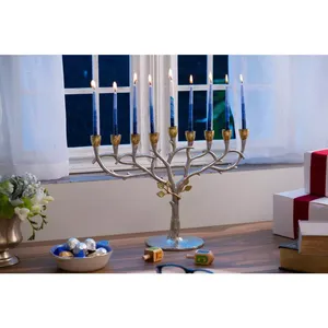 Bougeoir de table en métal menorah bicolore avec motif feuille - Product Image 1