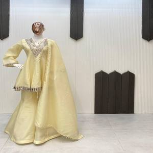 Ensemble kurta palazzo en velours premium brodé avec des perles, de la dentelle et un dupatta en georgette douce, collection de vêtements de fête d'hiver - Product Image 6