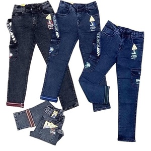 Venta al por mayor Boys RFD Jeans Straight Fit con bolsillos dobles y detalles de parches elegantes - Product Image 1