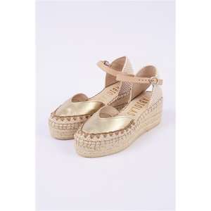 Alpargata cerrada con punta en cuña - Product Image 2