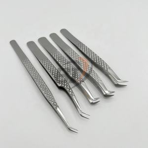 Pinzas de pestañas con logotipo grabado personalizado Diamond Grip Acero sostenible con punta de fibra Agarre fuerte Herramienta de extensión de pestañas probada a mano - Product Image 5