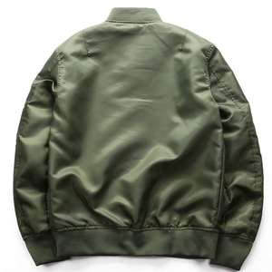 แจ็คเก็ตบอมเบอร์ผ้าซาตินแบบกำหนดเองสำหรับผู้ชาย สไตล์ไฮสตรีทสำหรับฤดูหนาว โลโก้ด้านหน้าปรับแต่งได้ สีและขนาดตามสั่ง ขายส่ง - Product Image 4