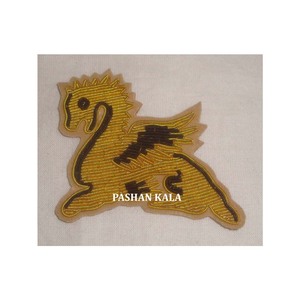 Diseño moderno personalizado Cool de la mejor tela de diseñador bordado completo con insignias y parches de bordado de logotipo para chaquetas ropa - Product Image 1