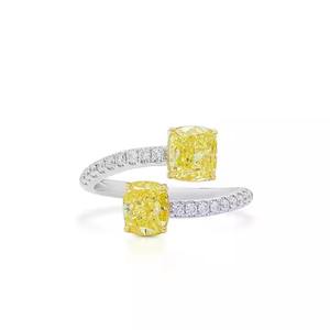 VS1 Bague de fiançailles solitaire en diamant taillé coussin jaune fantaisie et bague en diamant taillé rond Bague en or jaune 14 carats - Product Image 4