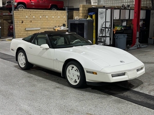 Mejor oferta: Chevrolet Corvette Edición 35 Aniversario de 1988, transmisión estándar, vintage - Product Image 1