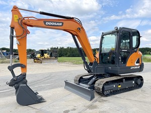 DOOSAN-Miniexcavadora sobre orugas, superventas, venta al por mayor, precio de fábrica, duradera, mejor calidad, motor compacto, momento de alta carga - Product Image 3