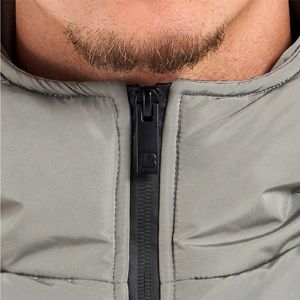 Chaqueta de poliéster para hombre con espalda ventilada y propiedades de absorción de humedad para uso activo - Product Image 3