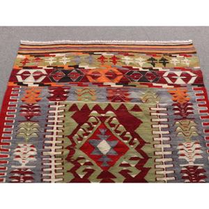 Alfombra Turca Vintage de 4.4x5.2 pies (134x159 cm), Alfombra de Lana Roja Kilim - Product Image 4