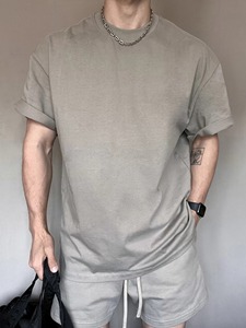 2025 American Heavy Color sólido pequeño escote Camiseta de manga corta para hombre verano 425G pantalones cortos deportes y ocio traje Suelto - Product Image 2