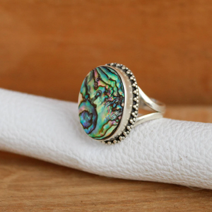 Bague de mariage classique en argent sterling 925 avec pierres précieuses Bijoux de promesse personnalisés Cadeau de fiançailles Coquille d'ormeau Réglage de lunette Coupe ovale - Product Image 1