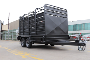 Oferta de descuento: Nuevo diseño original de semirremolque con paredes laterales de acero para ganado y caballos, con eje y neumáticos 12R22.5, capacidad de carga de 1400 kg. - Product Image 3