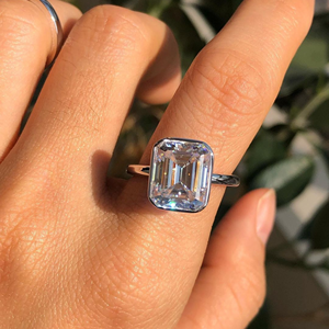 Conjunto de bisel de diamante cultivado en laboratorio de corte esmeralda de 2,00 quilates Anillos de joyería fina de compromiso en oro blanco de 14K - Product Image 4