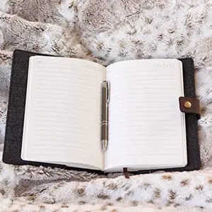 Cubierta de diario rellenable de cuero de primera calidad, cuaderno con forro A5, bucle de bolígrafo, ranuras para tarjetas, broche de latón (marrón)