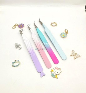 แหนบติดขนตาปลายแหลมแบบมีด้ามจับ รุ่นคิตตี้ ผลไม้และดอกไม้ ทำจากสแตนเลส งอ 90 องศา ปลายเรียวบาง พร้อมปลายไฟเบอร์ - Product Image 4