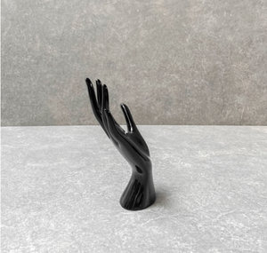 Sculpture à la main en métal de luxe ornement enduit noir brillant pour la décoration intérieure Statue de main en aluminium métal de haute qualité pour la décoration de table - Product Image 3