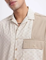 Camisa informal de algodón 100% para hombre, diseño estampado de ajuste extragrande, método de tejido de punto teñido transpirable y liso, suministro ODM