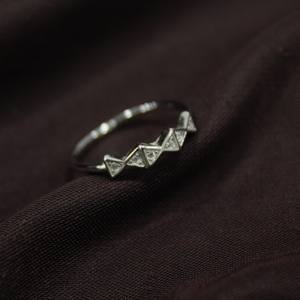 Bague Minimaliste Tendance en Argent Sterling 925 avec Sertissage à Griffes en Zircon Cubique, Prête à l'Expédition le Jour Même pour Usage Quotidien ou Cadeaux - Product Image 2