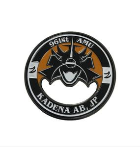 Ouvre-bouteille moderne en forme personnalisée, en alliage de zinc, émail doux, découpe à l'emporte-pièce, impression - Honneur, courage avant tout - Product Image 2