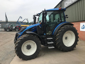 Tractor Agrícola Valtra N121 de 85HP G 135 A con Motor y Caja de Cambios - Product Image 4