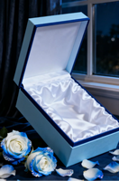 Boîte cadeau de luxe bleu clair personnalisée avec fermeture magnétique à rabat, doublure en satin blanc et gaufrage pour fleurs préservées et emballage de bijoux