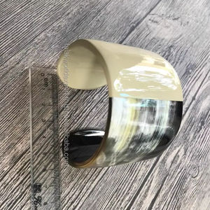 Artisan torsadé rond corne de boeuf manchette Unique artisanal déclaration bijoux pièce Buffalo corne bracelets Bracelet pour dames - Product Image 1