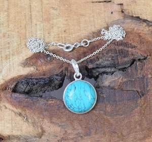 Collier pendentif en argent sterling turquoise bleu plaqué or 24 carats, bijoux faits à la main, pierre de naissance de décembre, cadeau élégant pour enfants - Product Image 1