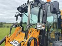 Mini-pelleteuse JCB 1CX à accès étroit 2025 |   Chargeuse sur pneus à largeur réduite |   Chargeuse-pelleteuse pour travaux urbains et aménagement paysager