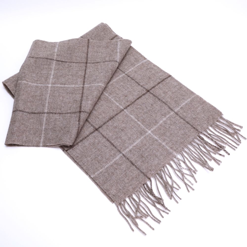 สีเทาออร์แกนิกมีแถบสีขาวเป็นรูปลูกบาศก์