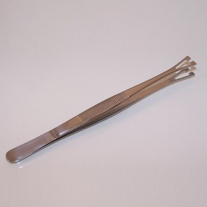 Pince Pennington à fente en acier inoxydable de haute qualité avec logo personnalisé la plus vendue Pince à épiler Outils de perçage corporel - Product Image 1