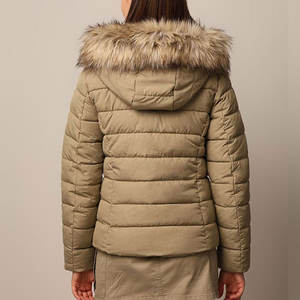 Chaqueta acolchada personalizada de diseñador para mujer, chaqueta con capucha de alta calidad, piel de oveja de satén transpirable para invierno - Product Image 4