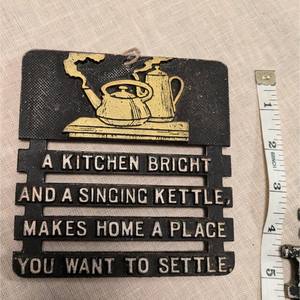 Salvamanteles de cocina de metal vintage Juego de salvamanteles de metal decorativo moderno de mediados de siglo Salvamanteles de tetera de hierro antiguo - Product Image 4