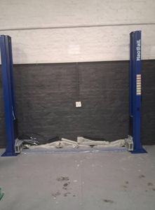 Elevador de Autos de 2 Postes en Oferta, Elevador Hidráulico de 4000 kg para Taller de Reparación de Automóviles |   Elevador hidráulico de dos postes para autos de cuatro cilindros en venta - Product Image 3