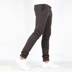 Pantalon pour homme en tissu coupe-vent avec surface douce au toucher, offrant un aspect soigné, un confort et une coupe droite - Product Image 3