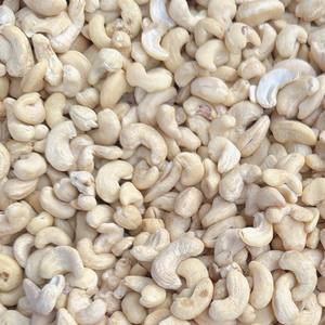 Prix des noix de cajou d'usine fiables dans le monde entier, noix de cajou entières, grains entiers W320 Santigo Vietnam, emballage personnalisé - Product Image 1
