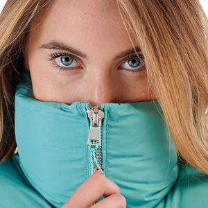 Vêtements d'hiver pour femmes de qualité supérieure, nouvelle mode, vente en gros, veste chaude, manteau, veste matelassée à capuche, service OEM personnalisé - Product Image 4