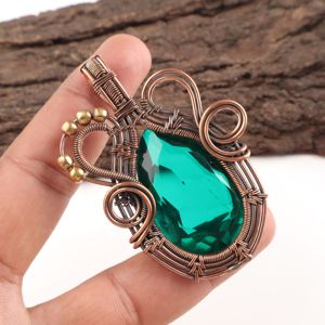 Pendentif de mode en émeraude verte luxurante taille poire, pierre précieuse naturelle, plaqué argent, fil de cuivre enroulé, collier statement - Product Image 2