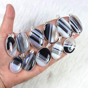 Colgante de piedras preciosas de ágata con bandas negras lisas para mujer, bisel plateado, cristales, joyería con bandas con dijes saludables - Product Image 2