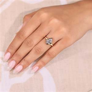 แหวนเพชรทรงลูกแพร์แบบโซลิแทร์เซ็ตติ้ง - Product Image 6
