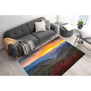 Alfombra con Vista a la Montaña al Atardecer: Decoración Rústica, Apta para Mascotas, Alfombra de Chenilla - Product Image 1