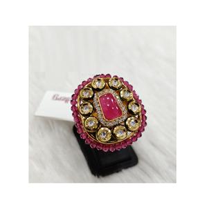 Bague Kundan de style vintage de haute qualité Accessoire ethnique parfait pour toutes les occasions disponibles à un prix abordable depuis l'Inde - Product Image 1