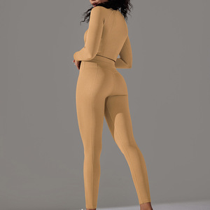 Ensemble de vêtements de sport 2 pièces pour femmes Fitness Workout Gym Wear Logo personnalisé Nouveau design Pantalon taille haute Ensemble de sport à séchage rapide pour femmes - Product Image 5