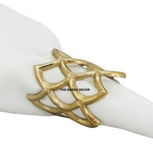 Rond de serviette pour la décoration de table Décoration de pièce maîtresse de table de fête intérieure et extérieure Anneau de serviette plaqué or - Product Image 1